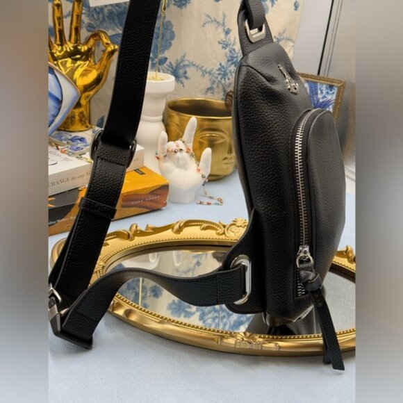 🆕 VIVIENNE WESTWOOD 🧿 NWOT Black Sling Bag, Orb Plaque Logo - AUTHENTICATED - Picture 4 of 16